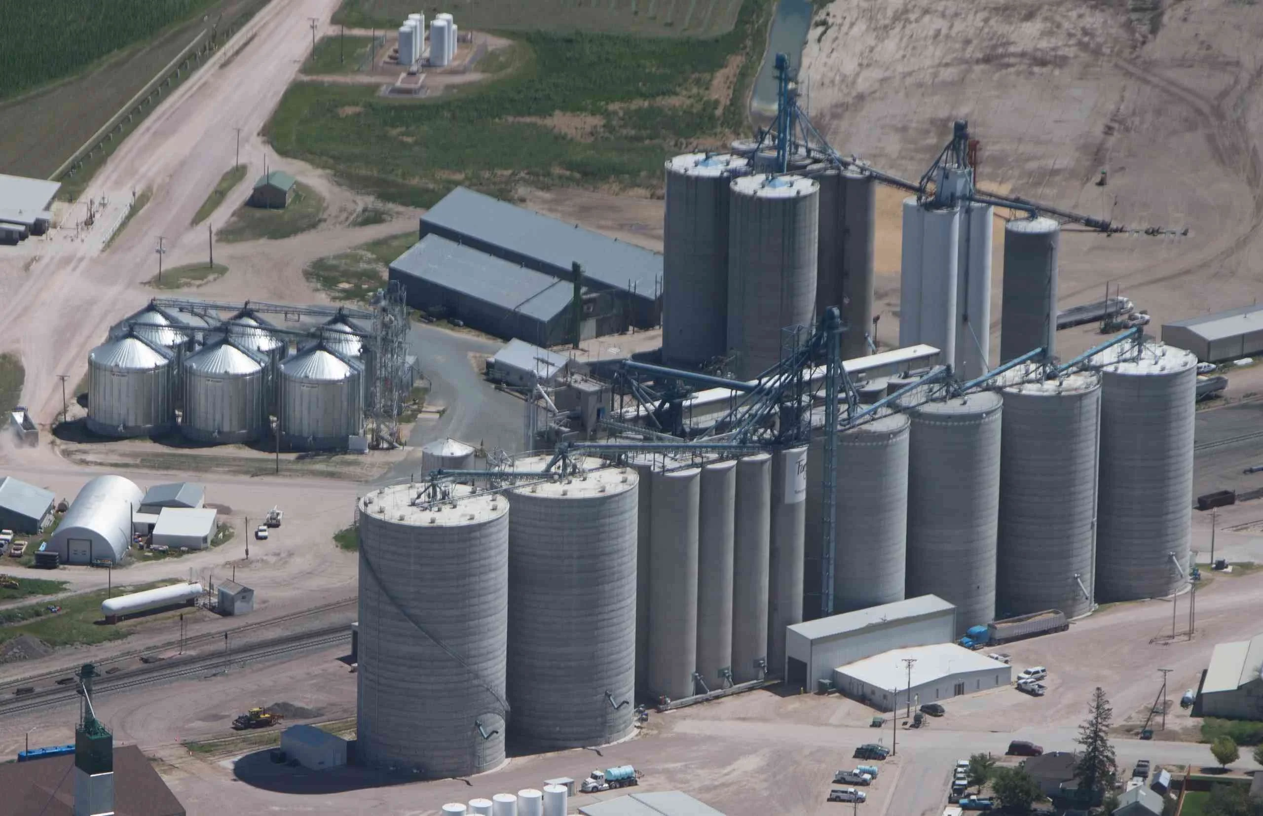 Concrete Silo Buyer's Guide: Key Selection Factors for Managers